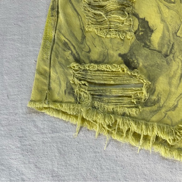 Levi’s Vintage Marble Dyed Yellow Distressed Denim Cutoff Jean Shorts - Picture 4 of 13